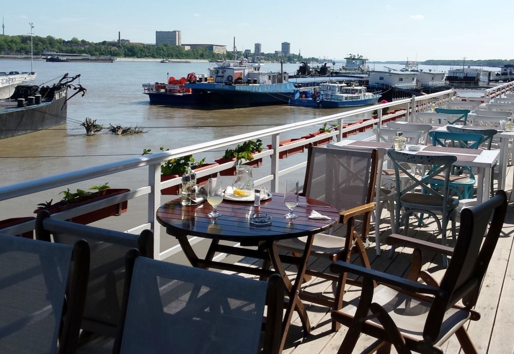 Ministrul Sănătății avertizează că programul teraselor ar putea fi restricționat