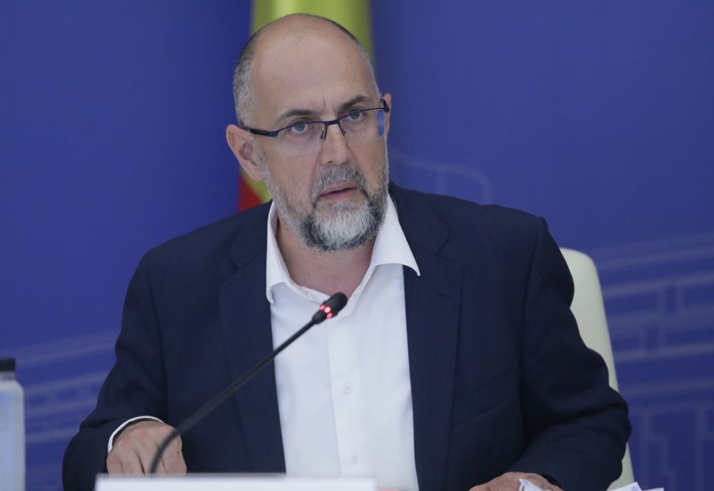 KELEMEN HUNOR:  EU ÎI ROG PE TOŢI COLEGII MEI DIN COALIŢIE  SĂ IA UN LIGHEAN CU APĂ RECE ŞI SĂ PUNĂ FIECARE PICIOARELE ÎN APĂ. SE LINIŞTEŞTE TOATĂ LUMEA ŞI MÂINE SĂ NE ÎNTOARCEM LA MASĂ