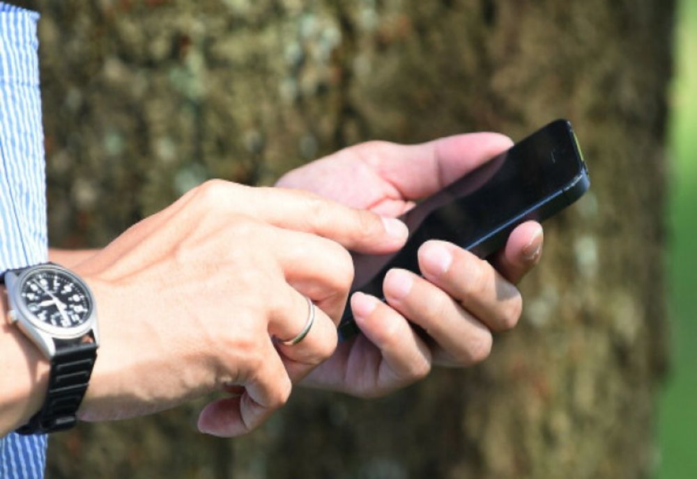 Declarația pe propria răspundere poate fi arătată pe telefon sau tabletă