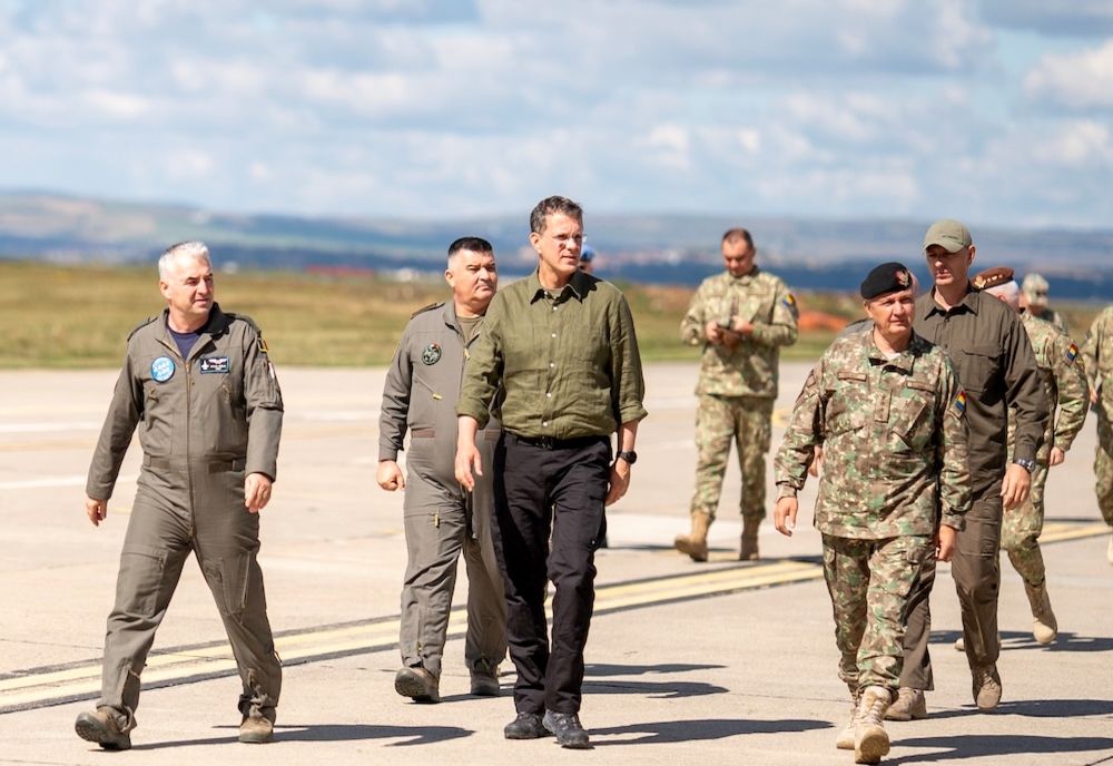 MINISTRUL APĂRĂRII: SUNTEM VECINI CU RĂZBOIUL, CĂ NE PLACE, CĂ NU NE PLACE