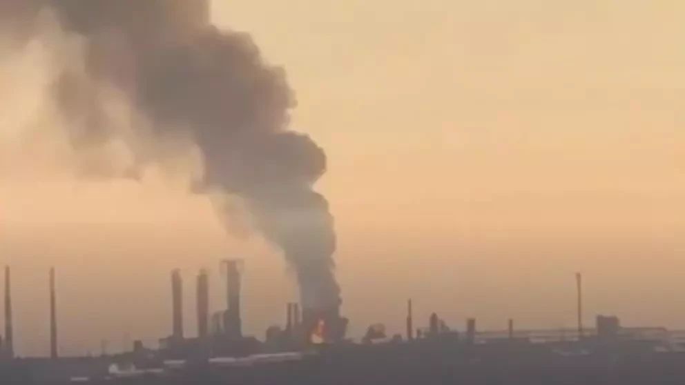 Rafinărie în flăcări în Rusia / FOTO: X.com